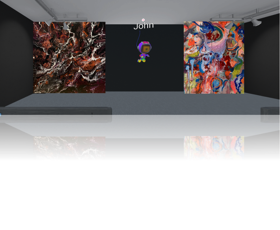 Kaksi värikästä taideteosta virtuaalisessa näyttelytilassa, keskellä kuvaa osallistujan avatar.